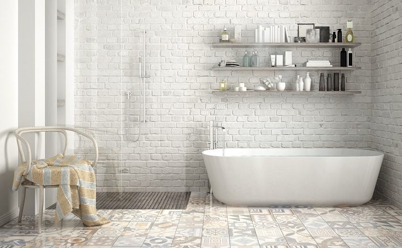 铺瓷砖的浴室